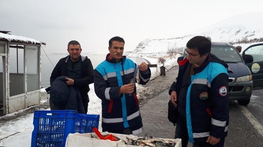 Buz tutan Engil &Ccedil;ayı&rsquo;nda su &uuml;r&uuml;nleri denetimi