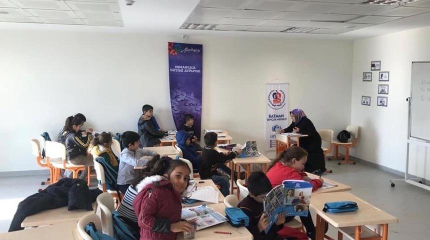 Batman&rsquo;da yaşayan Suriyeliler T&uuml;rk&ccedil;e &ouml;ğreniyor