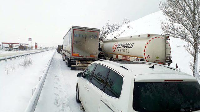 Bolu Dağı'nda çok sayıda tanker bekliyor (2)
