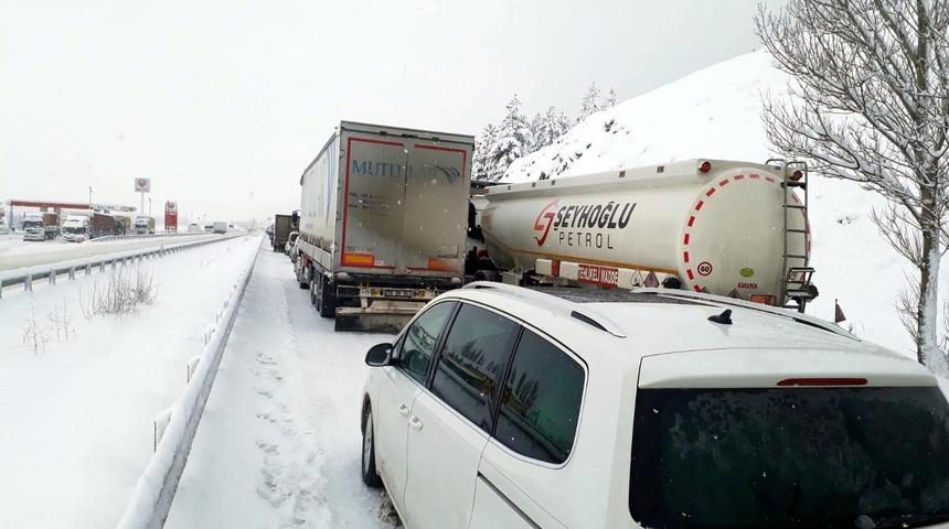 Bolu Dağı'nda &ccedil;ok sayıda tanker bekliyor (2)