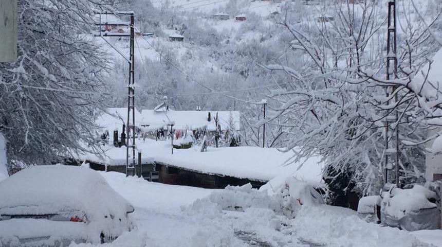 Elvanpazarcık Belediyesi&rsquo;nden karla m&uuml;cadele &ccedil;alışması
