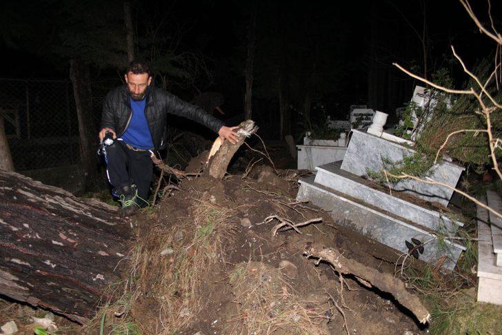Kemer’de fırtına mezar taşlarını yerinden oynattı  G2