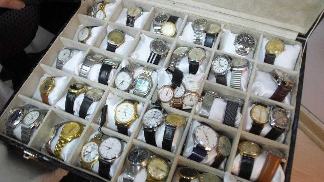 150 yıllık saatlerden koleksiyon yaptı