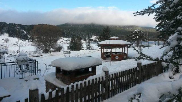 Gölcük Krater Gölü’nde kartpostallk manzaralar oluştu