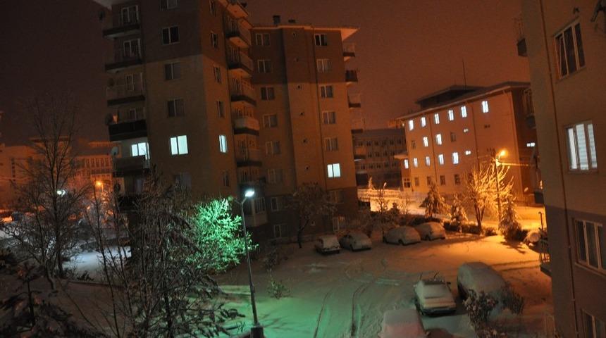 Simav&rsquo;da yoğun kar yağışı, ulaşımda aksamalara neden oldu