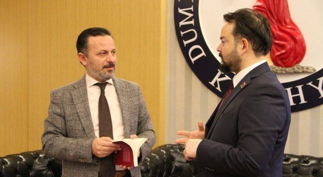 Ödüllü yazar Özcan’dan Rektör Gören’e ziyaret