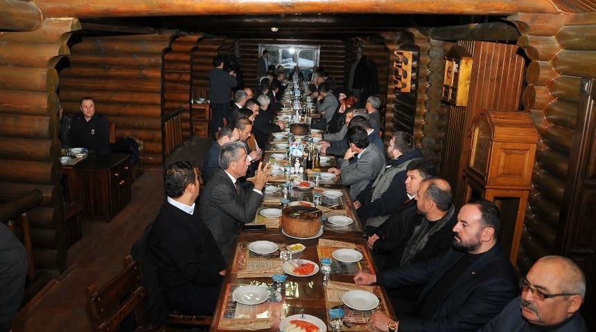 Başkan Akkaya&rsquo;dan protokole herse ikramı