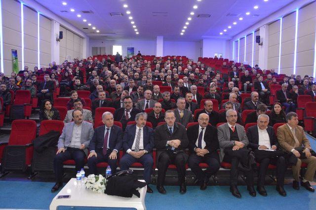 Kastamonu’da okul idarecilerine yönetim becerileri ve liderlik konferansı verildi