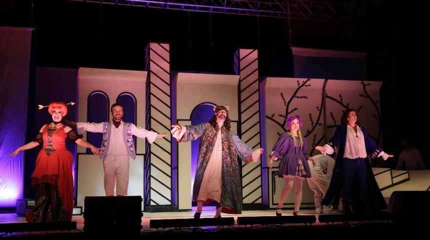 Lise son sınıf öğrencileri Huysuz ile neşelendi