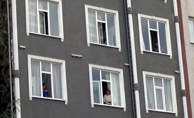 İcra görevlilerini gören otel işletmecisi kadın, sinir krizi geçirdi