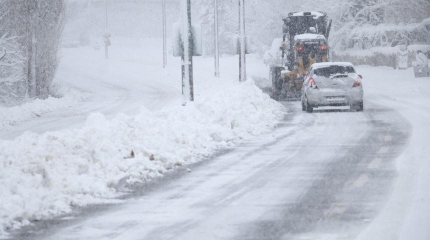 Yahyalı&rsquo;da karla m&uuml;cadele &ccedil;alışmaları devam ediyor