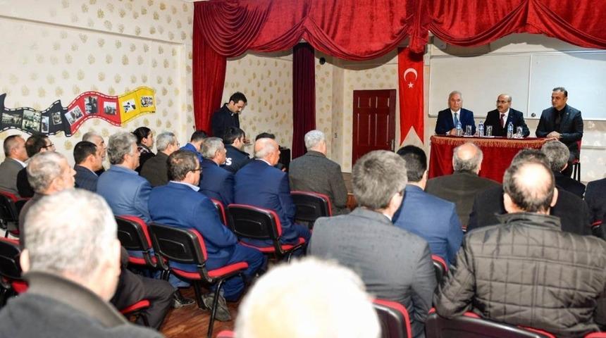 Vali Demirtaş Karataşlı muhtarlarla buluştu