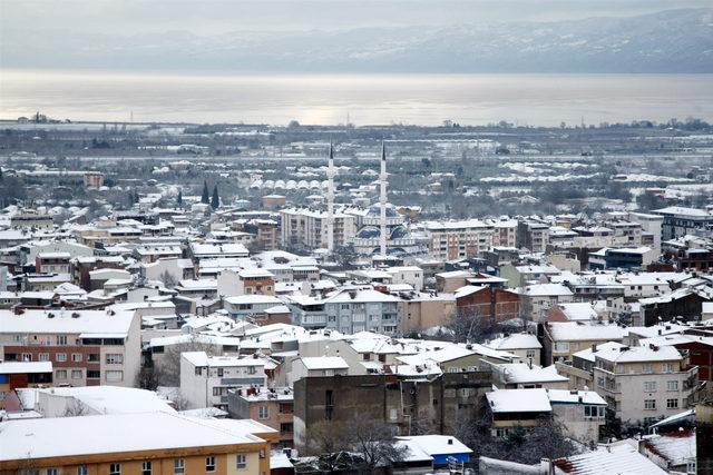 Orhangazi'de kar yağışı sonrası doyumsuz manzaralar ortaya çıktı