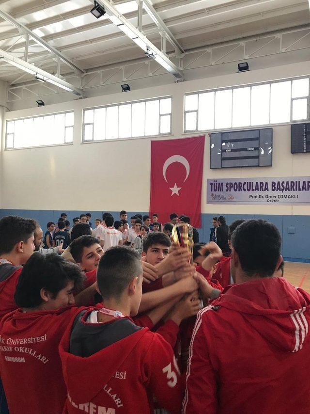 Atatürk Üniversitesi Vakıf Okulları şampiyonluğu göğüsledi