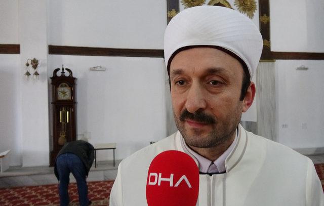 Tarihi camiye giren hırsız imamın cübbesini çaldı