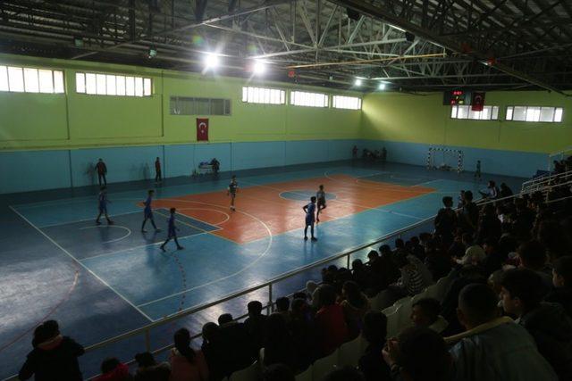 Başkan Vekili Işıktaş, minik sporculara ödül verdi