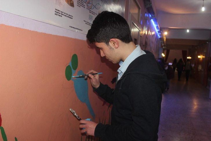 Okul koridorunu botanik bahçeye çevirdiler G1