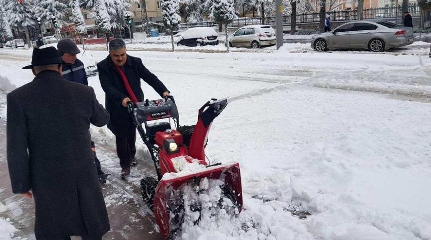 Ereğli’de karla mücadele çalışmalarına devam ediyor