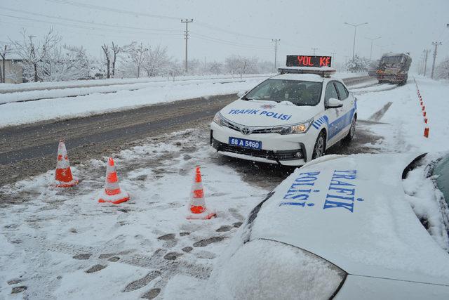 Aksaray'da kar yağışı ulaşımı aksattı