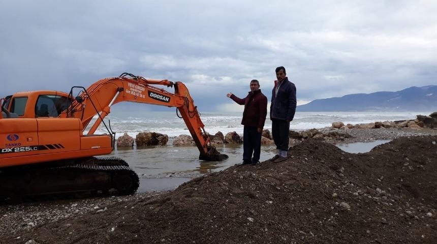 Kumluca Göksu Deresine dalgakıran istediler