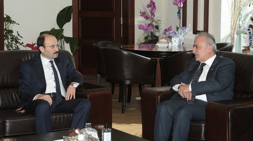 Rekt&ouml;r &Ccedil;omaklı&rsquo;dan, ET&Uuml; Rekt&ouml;r&uuml; Prof. Dr. B&uuml;lent &Ccedil;akmak&rsquo;a hayırlı olsun ziyareti