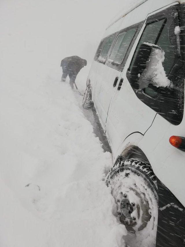 Tokat'ta kar yağışı ulaşımı aksattı (3)