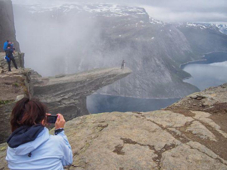 Trolltunga kayalığı ziyaretçi akınına uğruyor G2