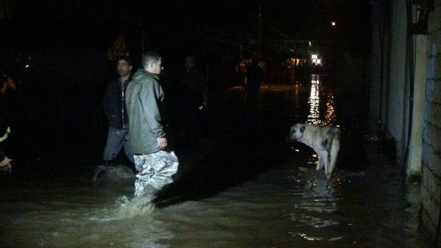 Hatay’da bent çöktü, bir mahalle su altında kaldı