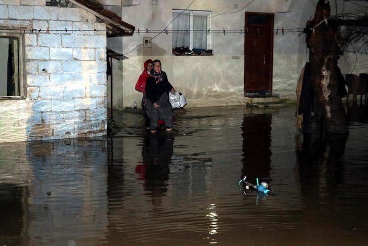 Bentler yıkıldı bir köy su altında kaldı  G4