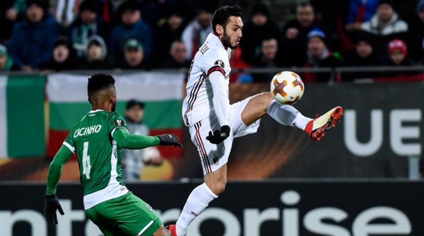 Milan'da Hakan &Ccedil;alhanoğlu yol ayrımında