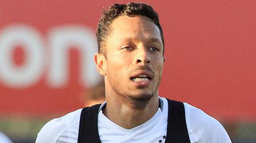 Brezilya'dan Adriano'ya teklif geldi