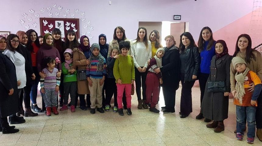 AK Parti ve MHP&rsquo;den &ouml;zel &ouml;ğrencilere karne hediyesi