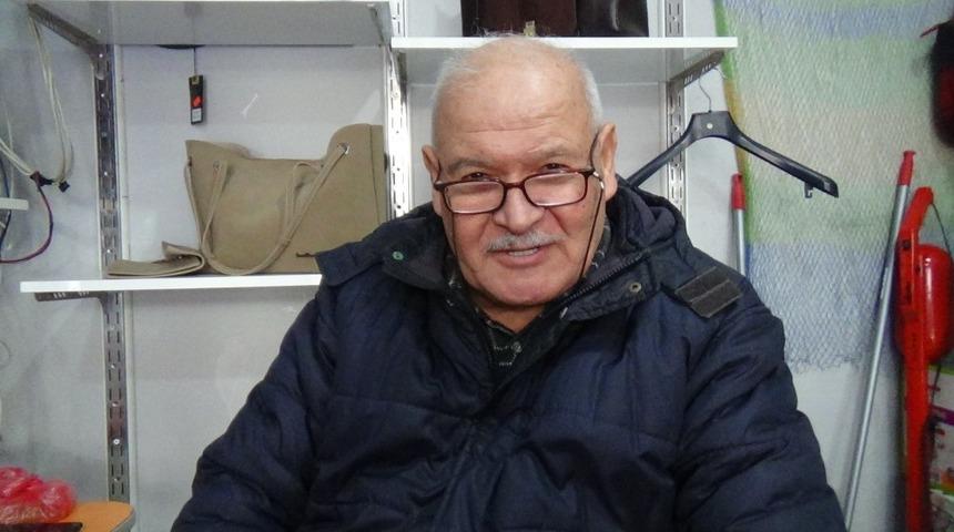 (&Ouml;zel) Poşetler &uuml;cretli olunca 47 yıllık mesleğinde zirve yaptı