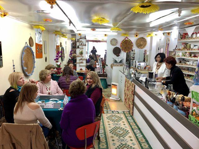 KKTC de bir ilk olan  kadınlar kahvehanesi  b&uuml;y&uuml;k ilgi g&ouml;r&uuml;yor 4