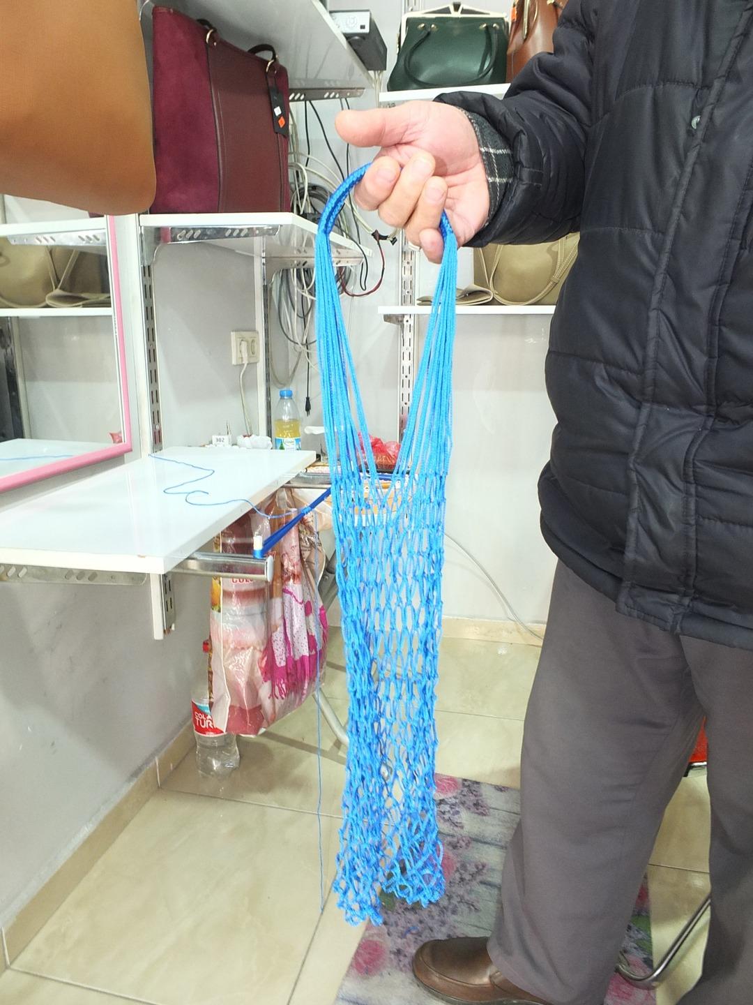  Poşetler &uuml;cretli olunca 47 yıllık mesleğinde zirve yaptı