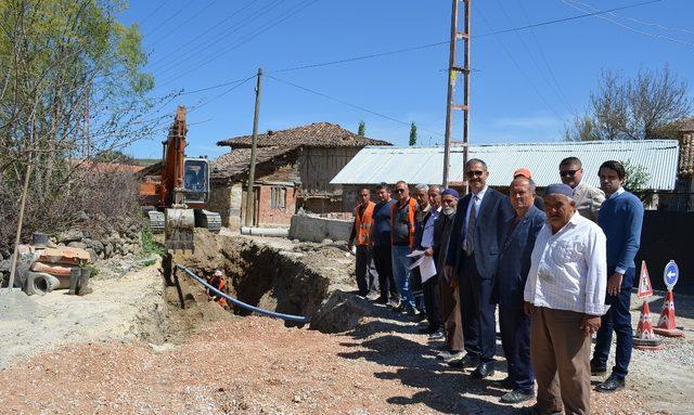 Kırsaldaki mahallelerin alt yapı sorunları çözülüyor