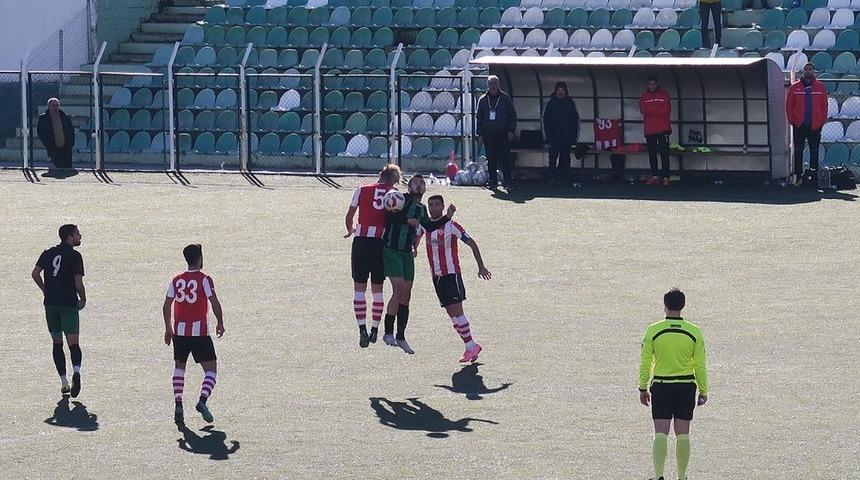 Bornova 1881 Spor ve Fo&ccedil;a Belediyespor puanları paylaştı