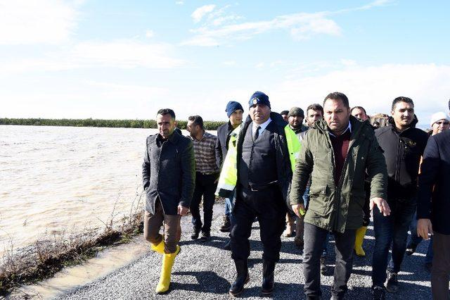 Başkan Can, sular altında kalan ovadaki mahalleleri gezdi