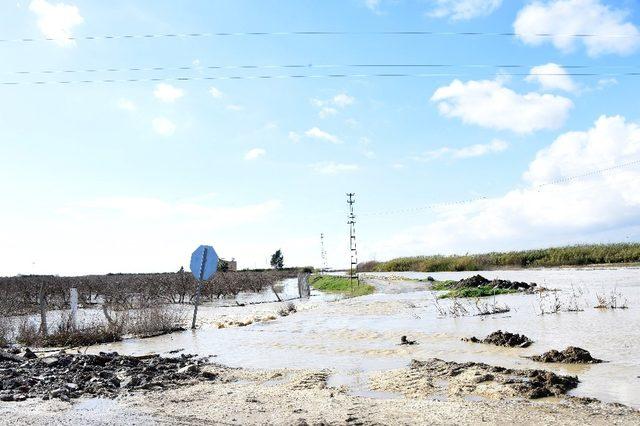 Başkan Can, sular altında kalan ovadaki mahalleleri gezdi