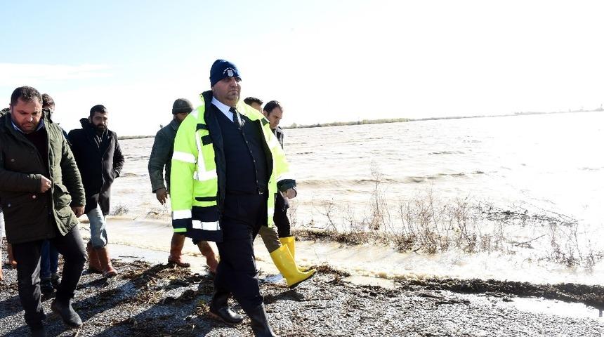 Başkan Can, sular altında kalan ovadaki mahalleleri gezdi