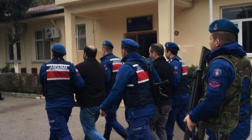 Jandarma &ccedil;eşitli su&ccedil;lardan aranan 13 kişiyi yakaladı