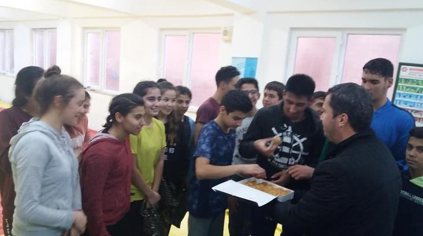 Başkan &Ccedil;alışkan&rsquo;dan g&uuml;reş&ccedil;ilere destek