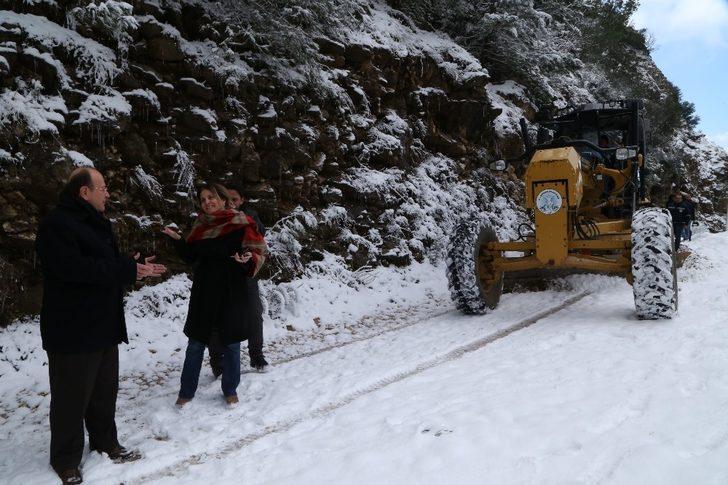 Efeler’de karla mücadele devam ediyor G1