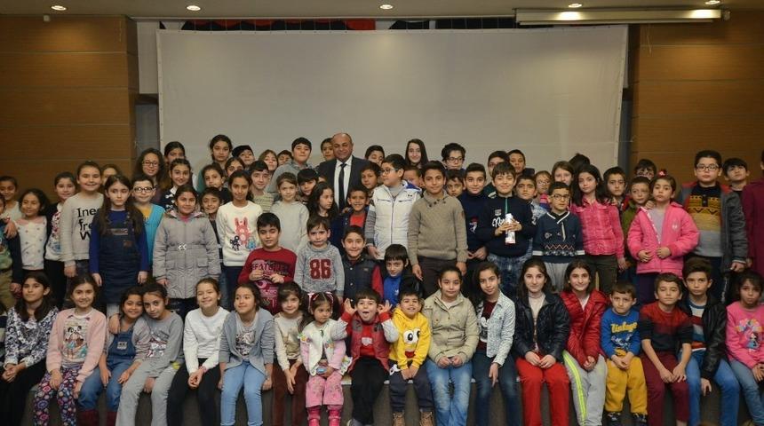 Çiğli’de karne alan öğrenciler için sinema şöleni