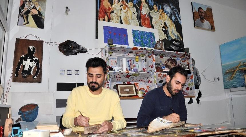 Ahşap par&ccedil;alarını sanata d&ouml;n&uuml;şt&uuml;r&uuml;yorlar