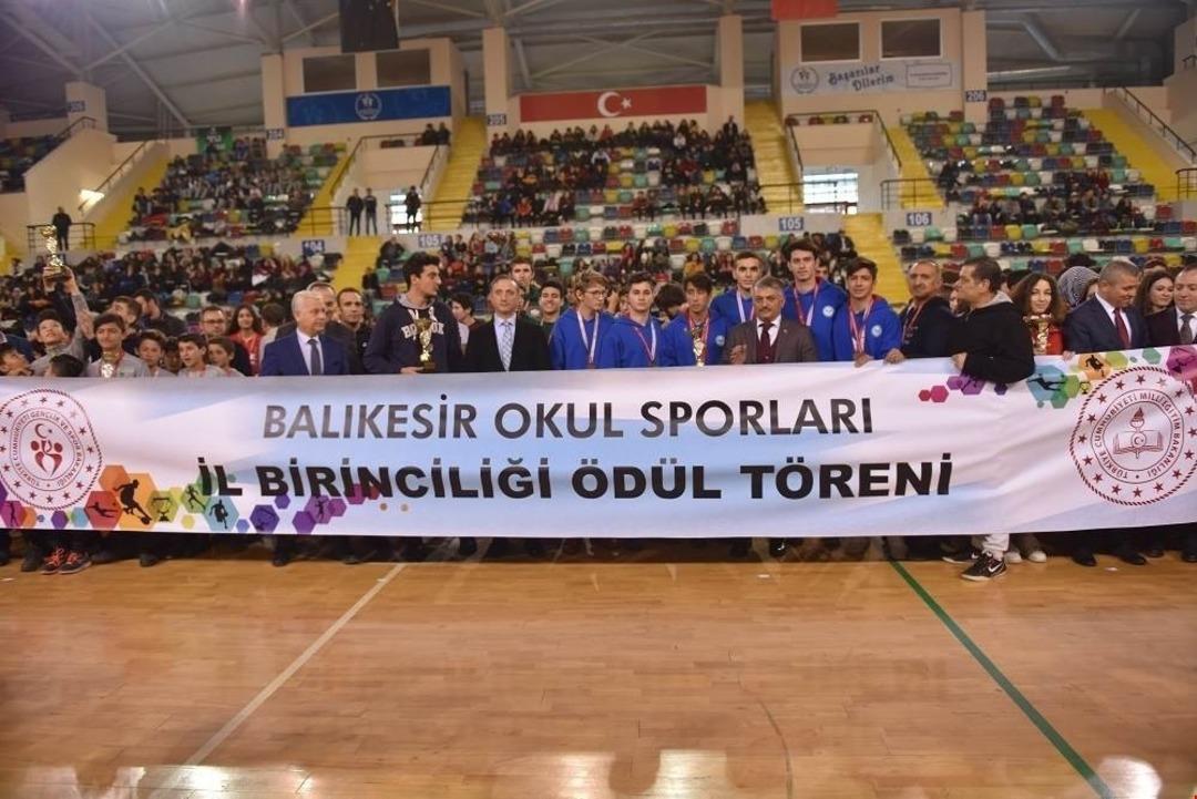 Spor &ouml;d&uuml;lleri sahiplerini buldu
