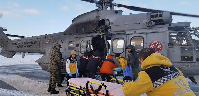 Ormanda kaybolan teknisyenler askeri helikopterle kurtarıldı