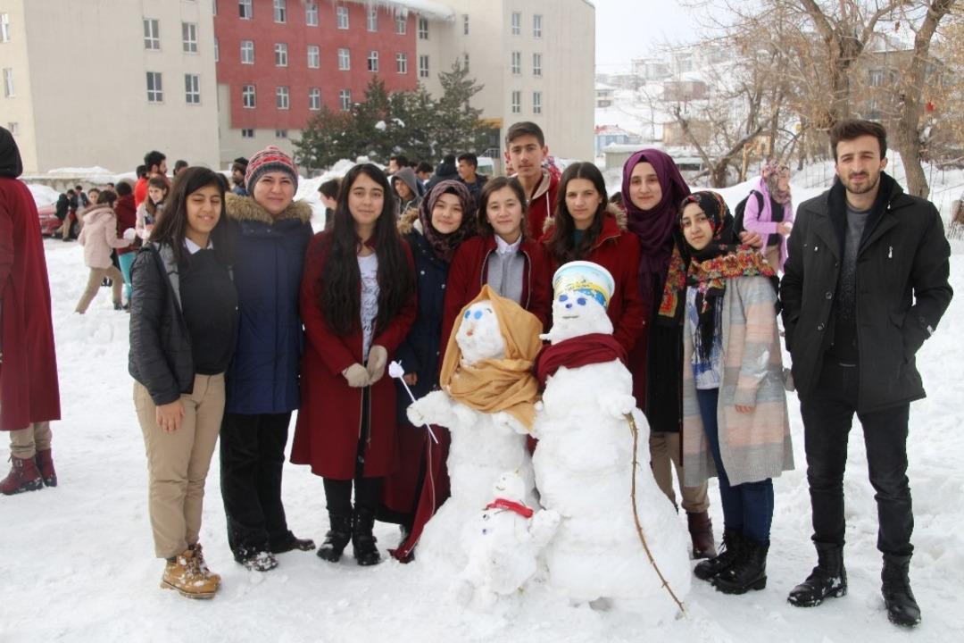 Y&uuml;ksekova&rsquo;da kardan adam yarışması