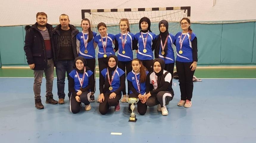 Oltu hentbolda il birinciliğini kazandı