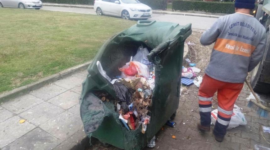 İzmit&rsquo;te 663 &ccedil;&ouml;p konteyneri kullanılmaz hale geldi